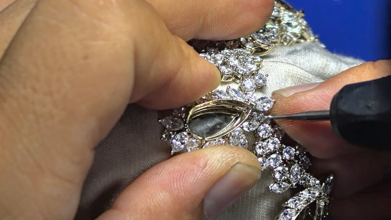 承接各类k金首饰镶嵌加工定制,香港精工镶嵌工厂,专注于高端珠宝定制